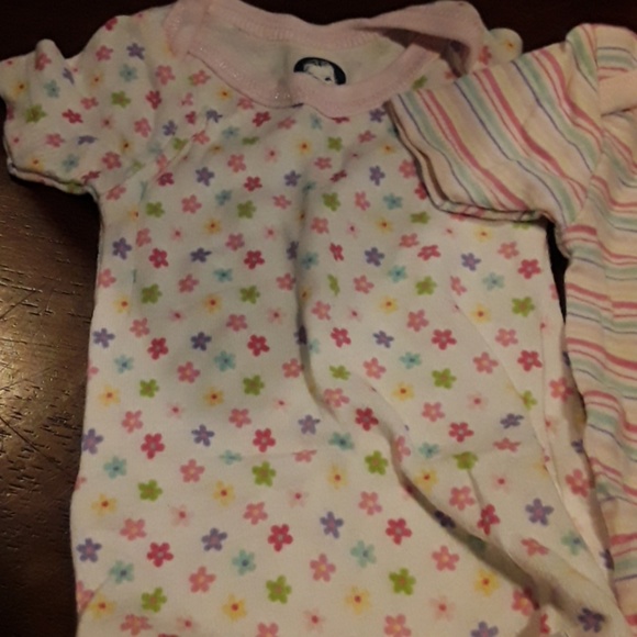 2- NEWBORN  BABY ONESIES. - Picture 2 of 6